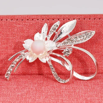 Elegantný Kvetinový Brošňa Kamienkami Kvet Brošňa pre Ženy Oblečenie Rastlín Šperky Kytice, Dekorácie Pearl Brošňa Pin Crystal